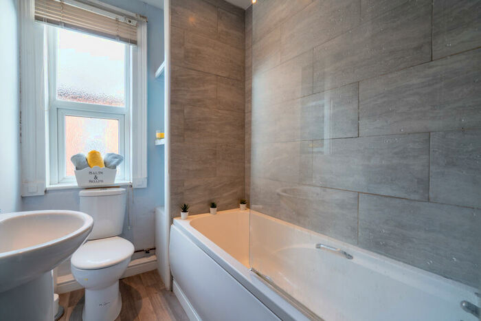 6 Bedroom Terraced House To Rent In West Parade - Student House - /, LN1