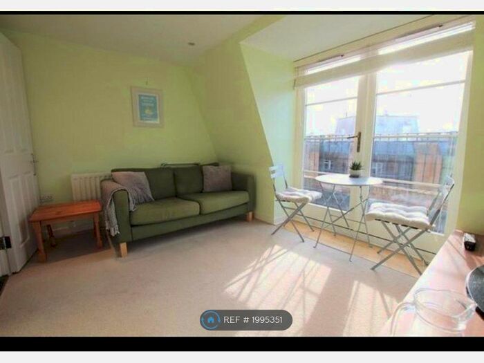 2 Bedroom Flat To Rent In St. James Road, Surbiton, KT6