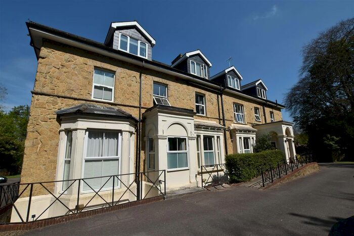 1 Bedroom Flat To Rent In Nutfield Road, Redhill, RH1