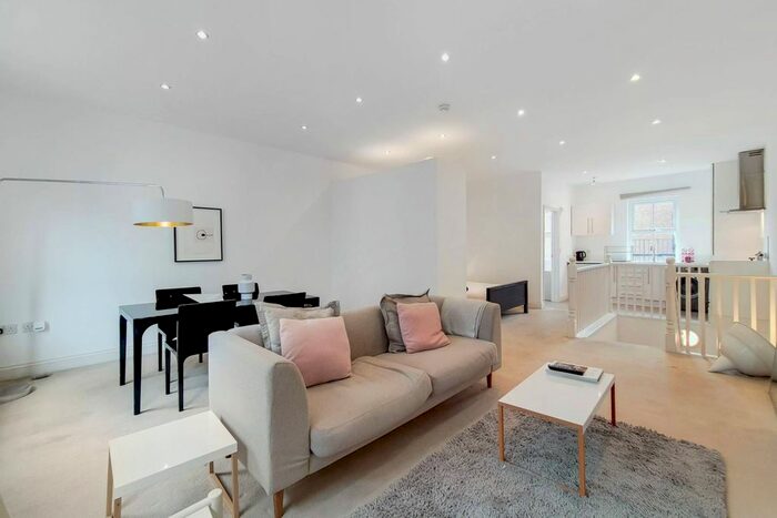 Studio To Rent In Tooley Street, London Bridge, London, SE1