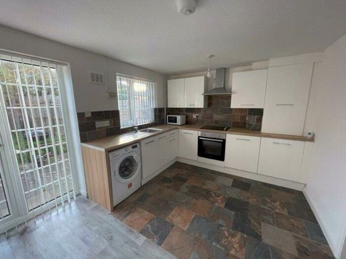 3 Bedroom Semi-Detached House To Rent In Atherstone Close, Leicester, LE2