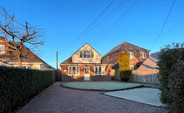 2 Bedroom Detached House To Rent In Potmans Lane, TN39