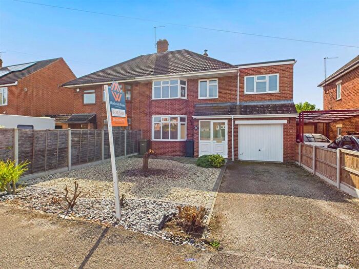 4 Bedroom Semi-detached House For Sale In Richmond Gardens, Longlevens, Gloucester, GL2