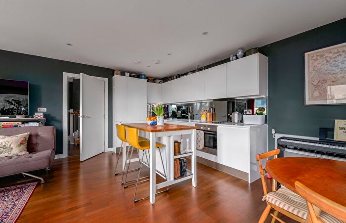 2 Bedroom Flat To Rent In Wharf Street, Deptford, SE8