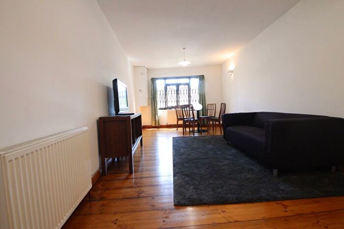 2 Bedroom Flat To Rent In Kentish Town Road, London, NW5