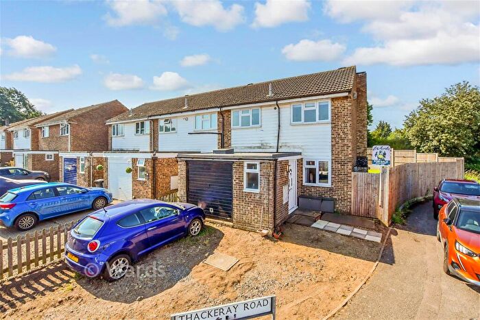 3 Bedroom End Of Terrace House For Sale In Thackeray Road, Larkfield, Aylesford, Kent, ME20