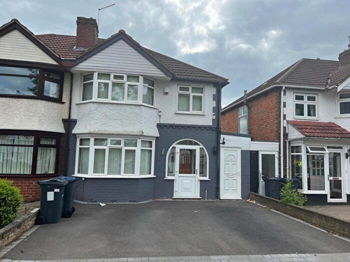 3 Bedroom Semi-Detached House To Rent In Stratford Road, Hall Green, B28