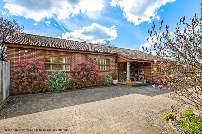 4 Bedroom Bungalow For Sale In Syers Close, Liss, Hampshire, GU33