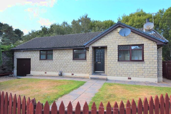 3 Bedroom Bungalow To Rent In Murray Place, Smithton, Inverness, IV2