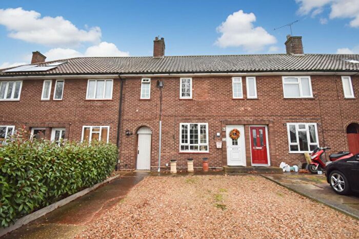 3 Bedroom Terraced House For Sale In Alexander Close, Stewartby, MK43