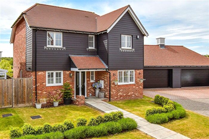 4 Bedroom Detached House For Sale In Bletchingley Farm Court, Staplehurst, Tonbridge, Kent, TN12