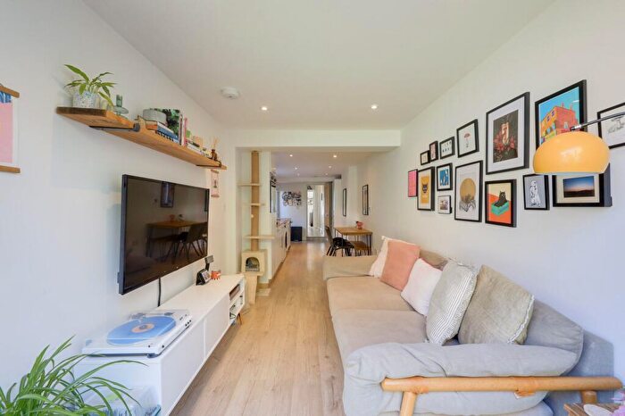 2 Bedroom Flat For Sale In Burford Road, Catford, SE6