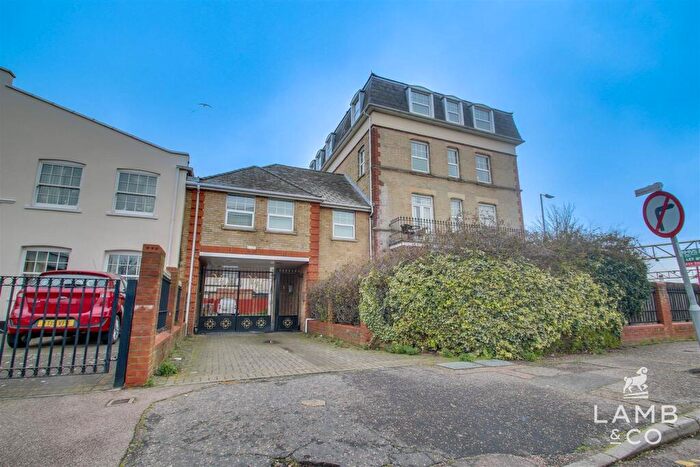 2 Bedroom Maisonette To Rent In Victoria Heights, CO15