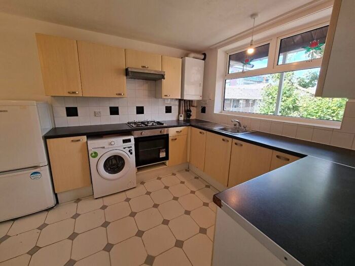 3 Bedroom Duplex To Rent In Gough Walk, London, E14