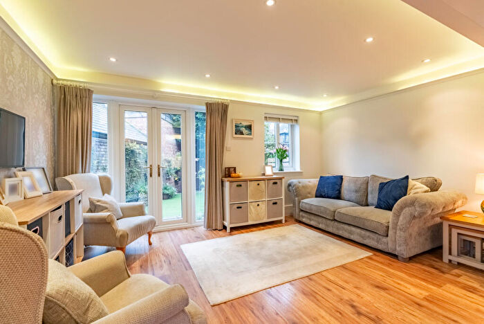 3 Bedroom End Of Terrace House For Sale In Blacksmiths Row, High Street, Markyate, St. Albans, AL3