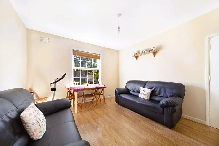 1 Bedroom Flat To Rent In Wulfstan Street, London, W12