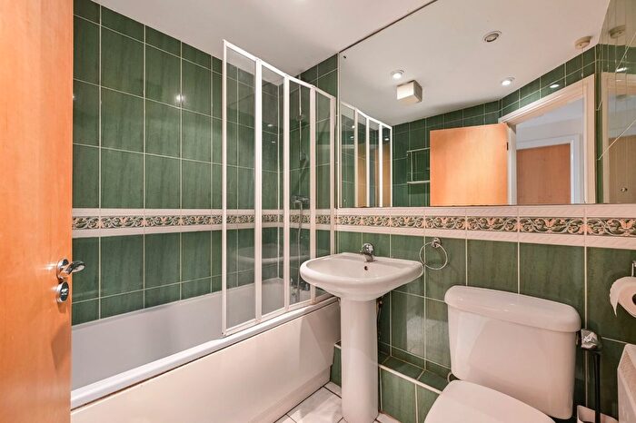 2 Bedroom Flat For Sale In Trafalgar House, Piccadilly Plaza, York, YO1