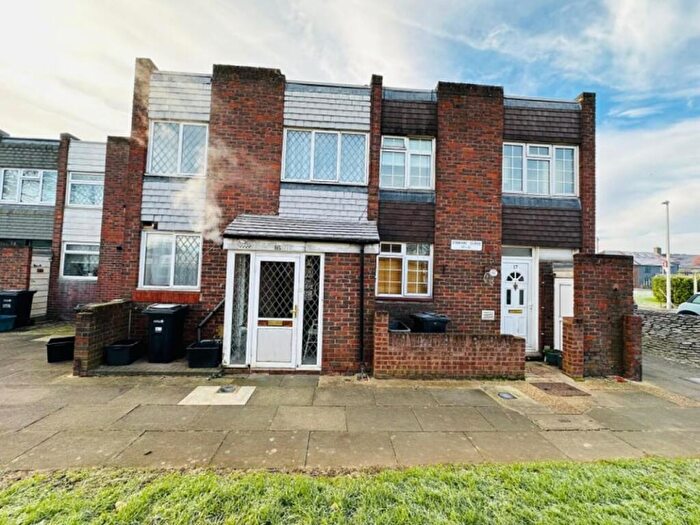 4 Bedroom Detached House To Rent In Stanway Close, Chigwell, IG7