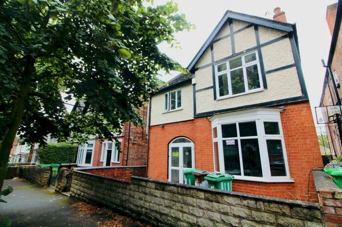 7 Bedroom House To Rent In Harlaxton Drive, Nottingham, NG7