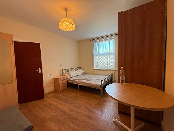 1 Bedroom Studio To Rent In Ilford, IG1