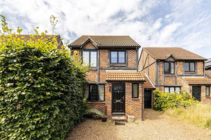 3 Bedroom Detached House For Sale In Kings Chase, East Molesey, KT8