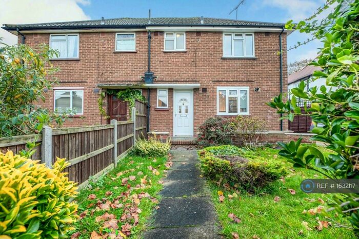 3 Bedroom Semi-Detached House To Rent In Somertrees Avenue, London, SE12