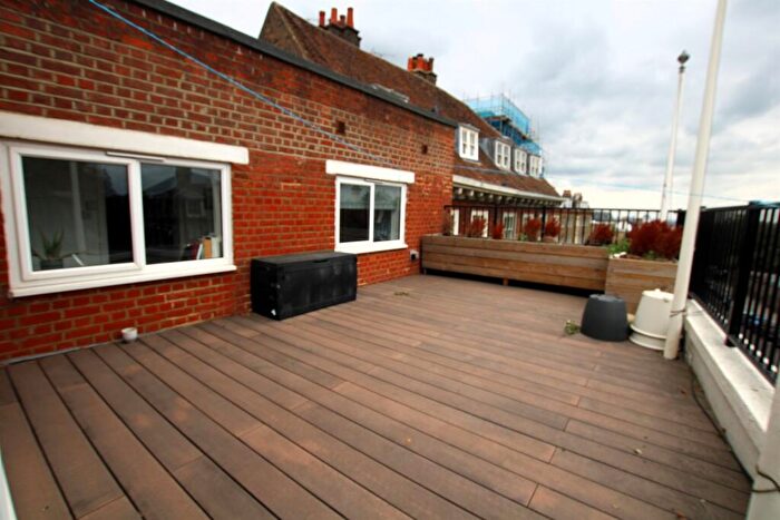 1 Bedroom Flat To Rent In Highgate High Street, Haringey, N6