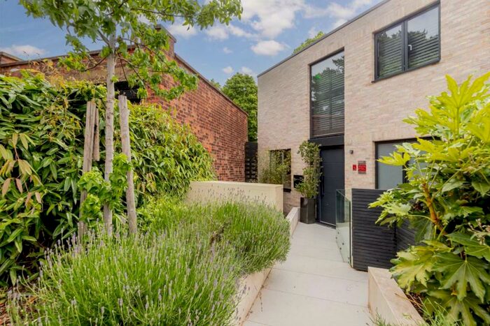 4 Bedroom Detached House To Rent In Fitzwarren Gardens, Whitehall Park, N19