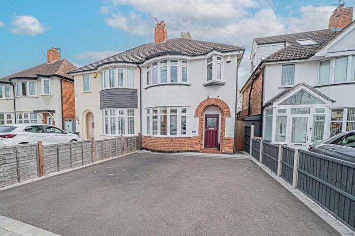 3 Bedroom Semi-Detached House For Sale In Rock Road, Solihull, B92
