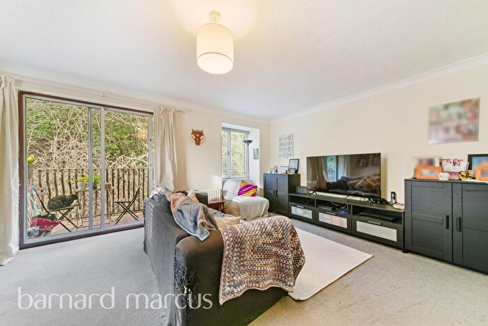 2 Bedroom Flat For Sale In Steep Hill, Croydon, CR0