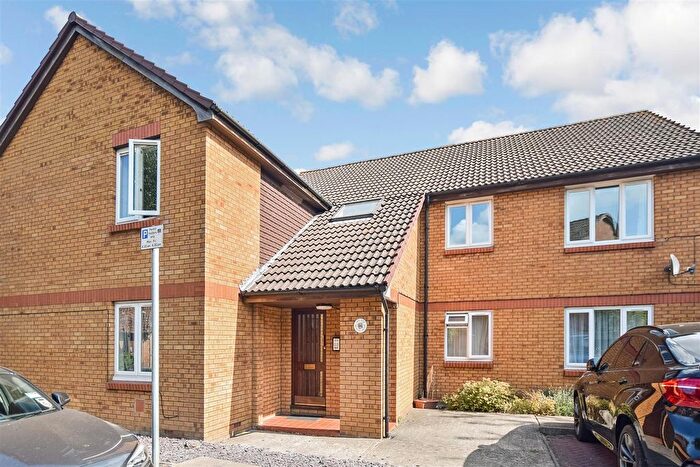 2 Bedroom Flat For Sale In Kipling Drive, London, SW19