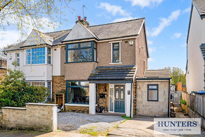 3 Bedroom Semi Detached House For Sale In Wesley Grove, Bradford, BD10