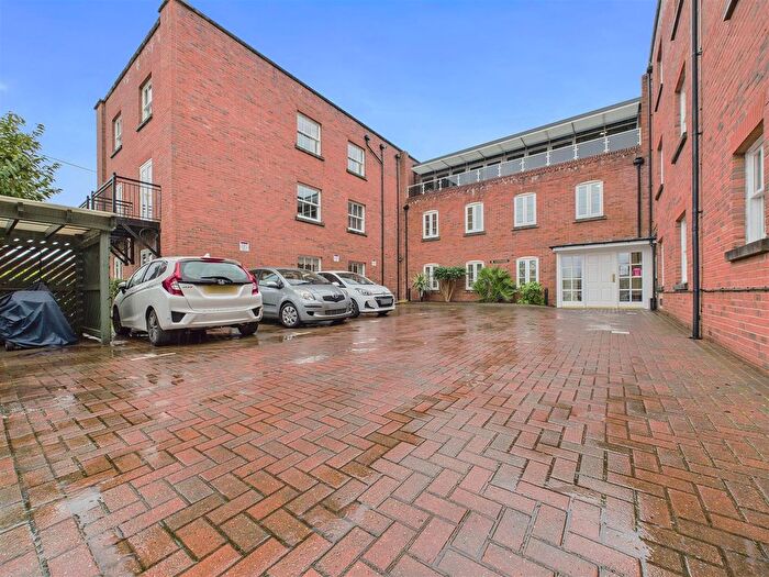 1 Bedroom Flat For Sale In Bird Street, Lichfield, WS13
