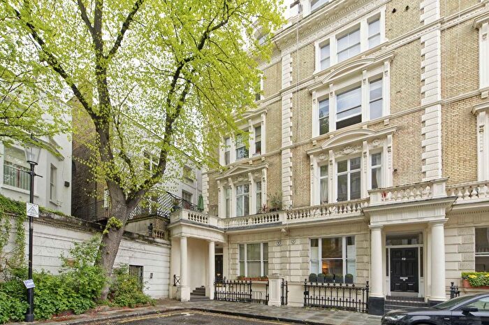 2 Bedroom Flat For Sale In Clanricarde Gardens, Notting Hill, W2