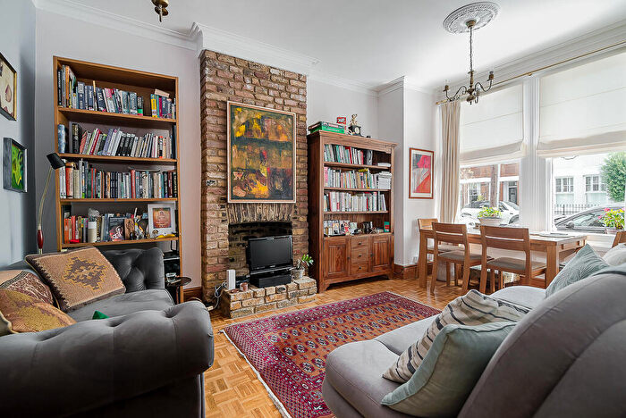 2 Bedroom Flat For Sale In Second Avenue, SW14