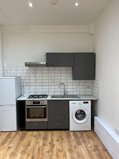 1 Bedroom Flat To Rent In High Road Leytonstone, London, E11