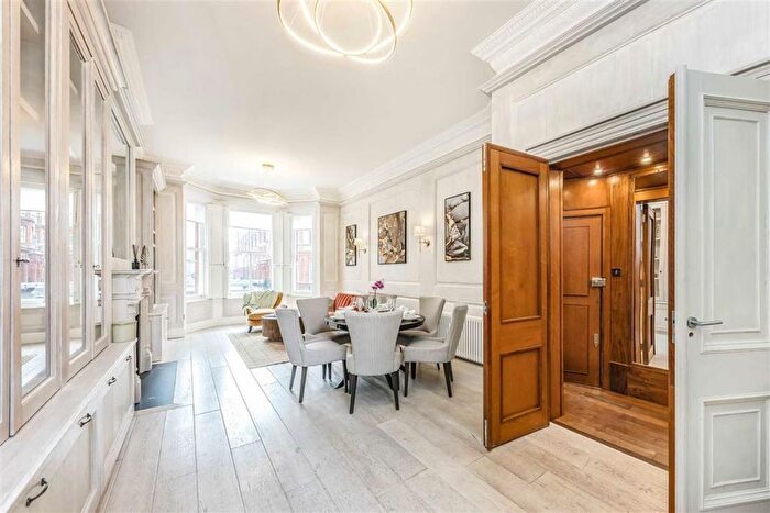 3 Bedroom Flat To Rent In Rosary Gardens, South Kensington, SW7