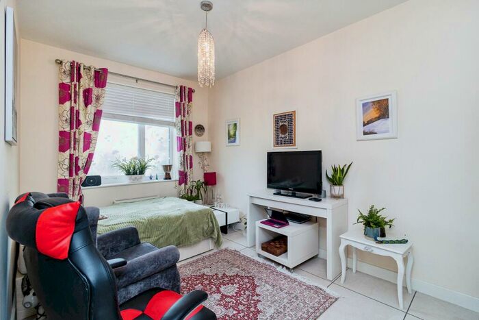5 Bedroom Detached House For Sale In Genesis Green, Ashland, Milton Keynes, Buckinghamshire, MK6