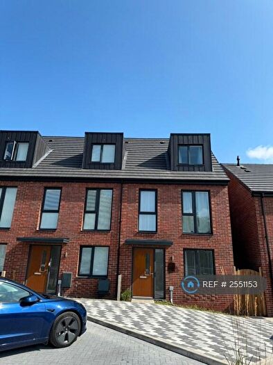 3 Bedroom End Of Terrace House To Rent In Amersham Street, Salford, M5