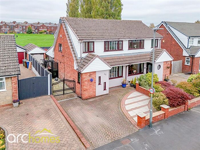 3 Bedroom Semi-Detached House For Sale In Chanters Avenue, Atherton, Manchester, M46