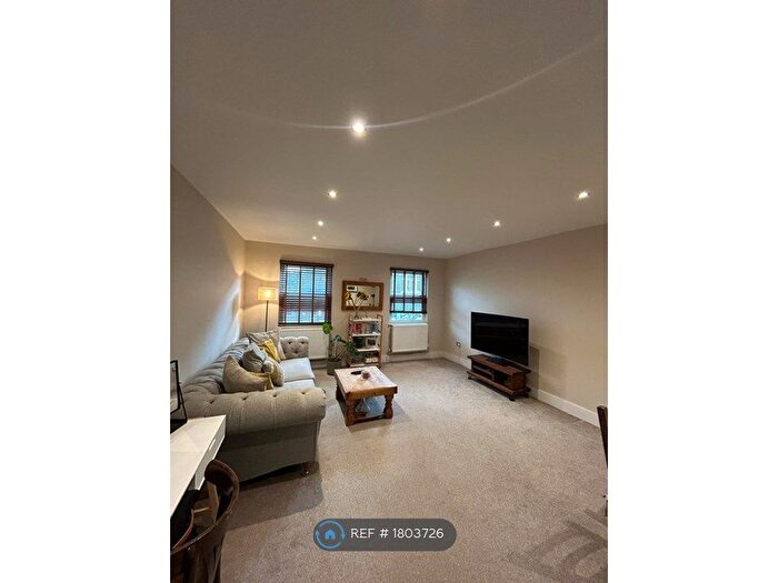 2 Bedroom Flat To Rent In Penwith Road, London, SW18