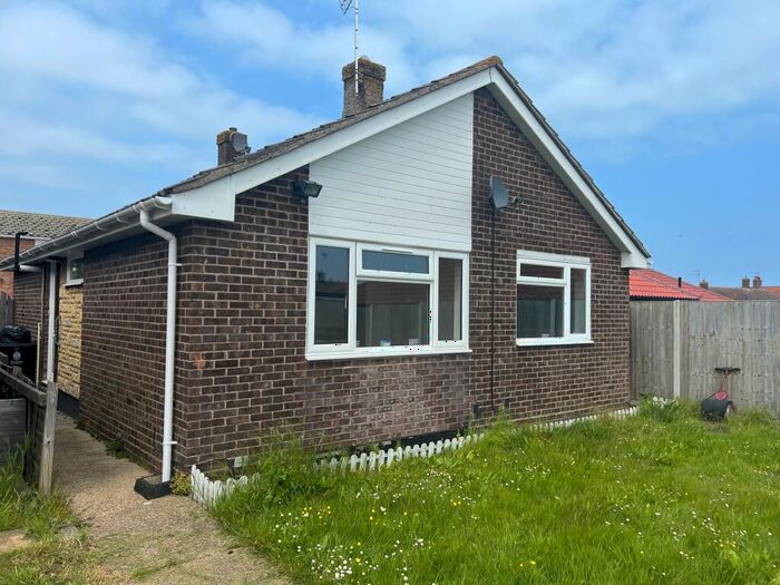 2 Bedroom Bungalow To Rent In Bennett Close, Walton On The Naze, CO14