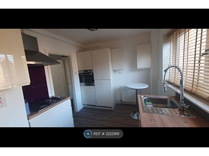 3 Bedroom Flat To Rent In East Shaw Street, Greenock, PA15