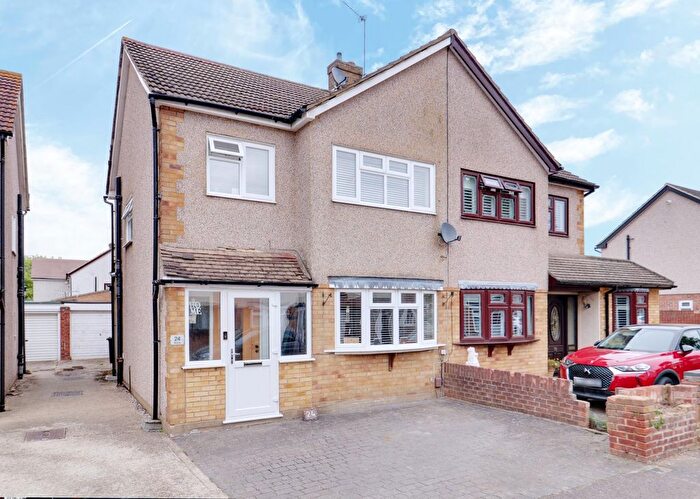 3 Bedroom Semi-detached House For Sale In Kenway, Rainham, RM13