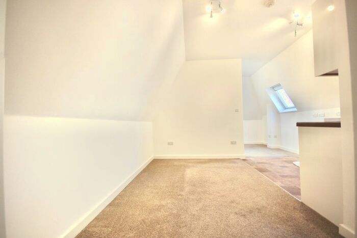 Studio To Rent In Finchley Road, London NW11