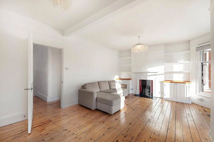 2 Bedroom Flat For Sale In Burnbury Road, Balham, London, SW12