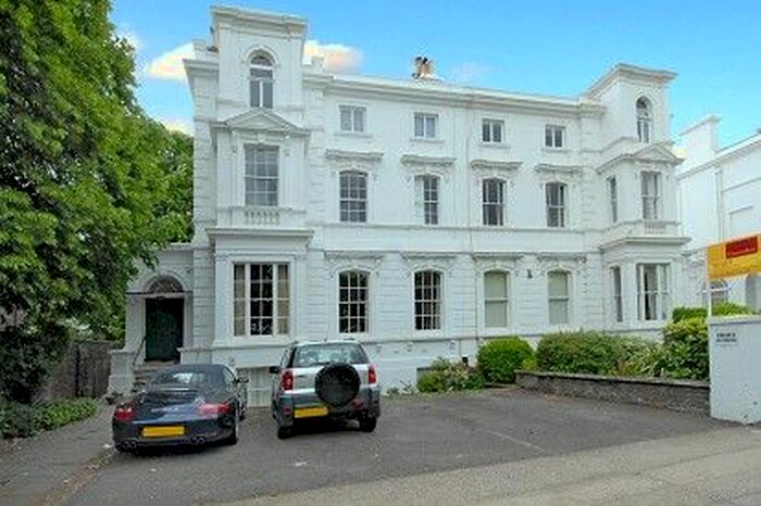 2 Bedroom Flat To Rent In Richmond, Surrey, TW9