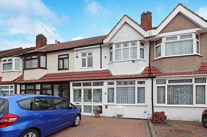 3 Bedroom Terraced House For Sale In Ellesmere Road, Greenford, UB6