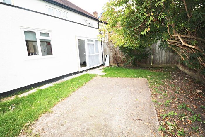 2 Bedroom Flat To Rent In Hartfield Road, Wimbledon, London, SW19