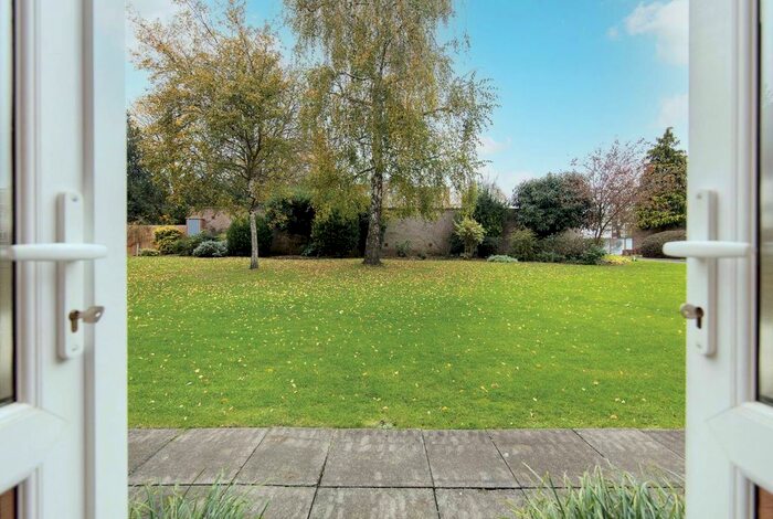 3 Bedroom Flat To Rent In Kersfield Road, East Putney, London, SW15